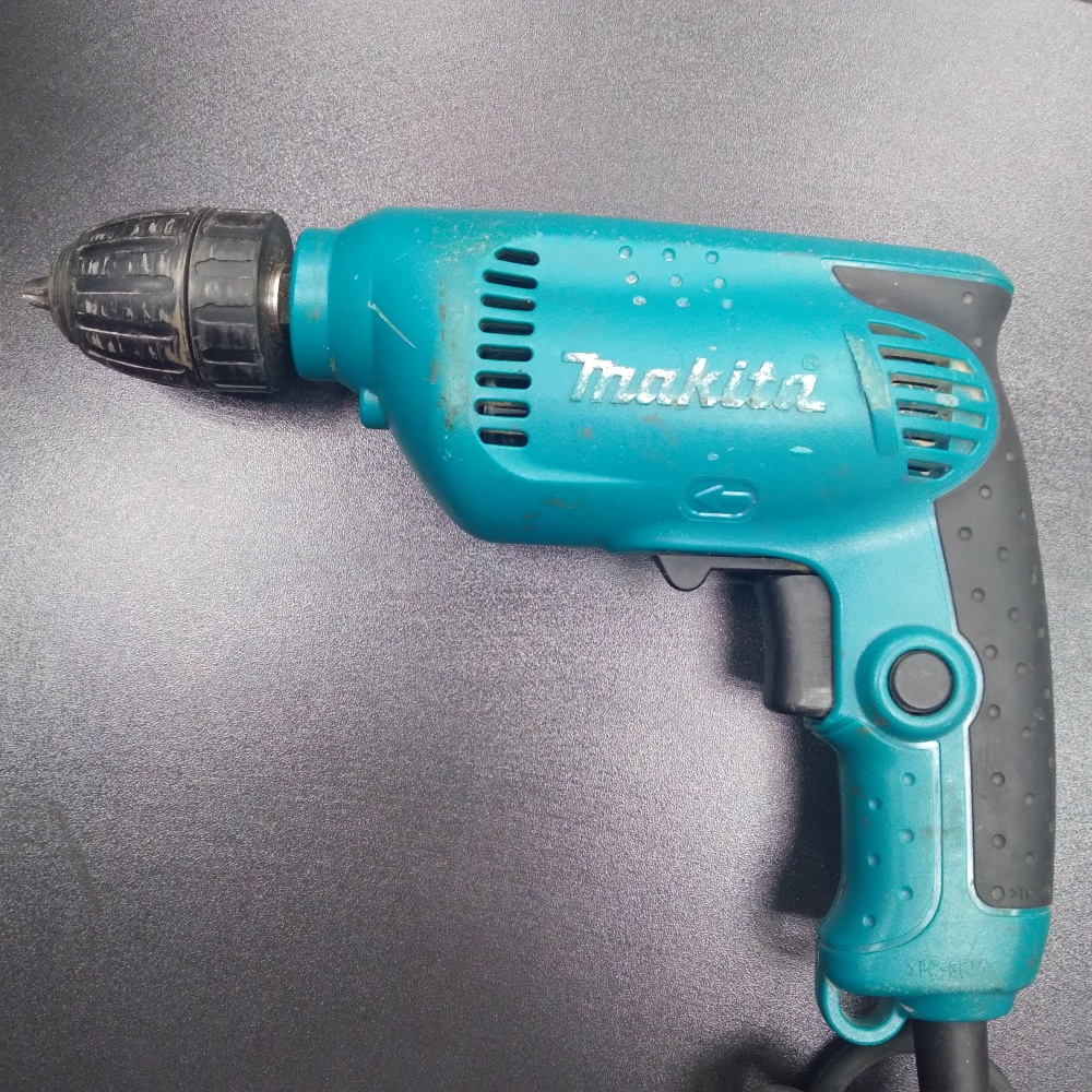 Шуруповерт проводной макита 6413