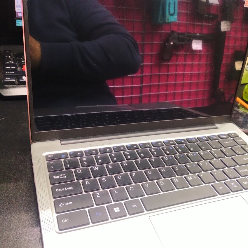 Ноутбук noname 4/8/512ssd/1