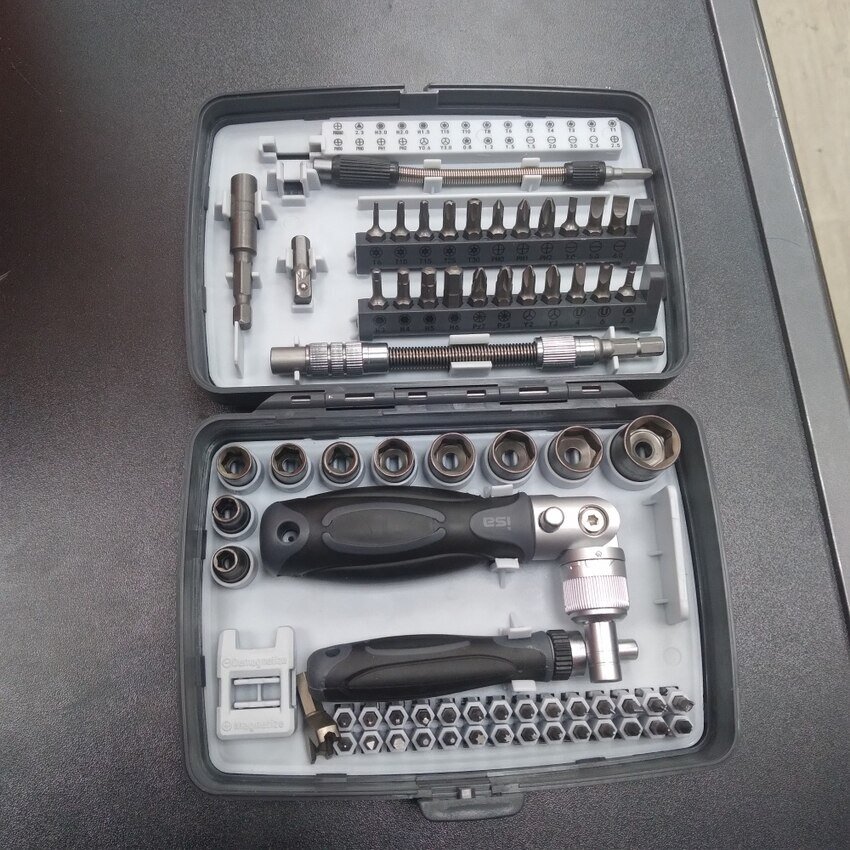 Отвертка-трещетка