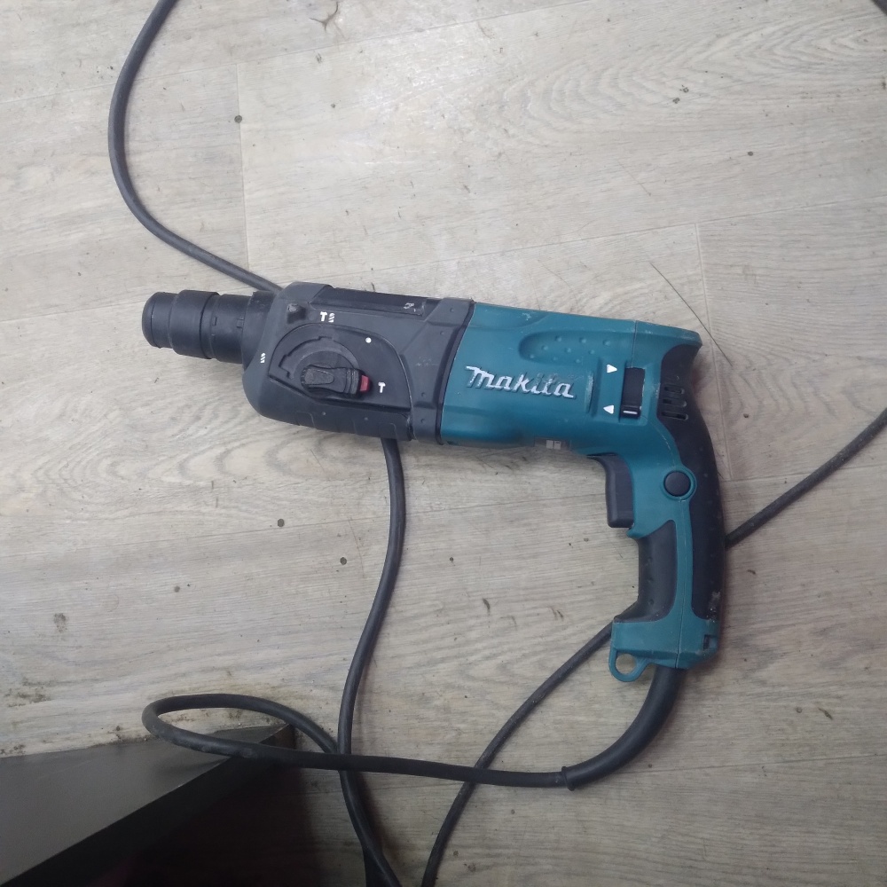 Перфоратор Makita hr2470