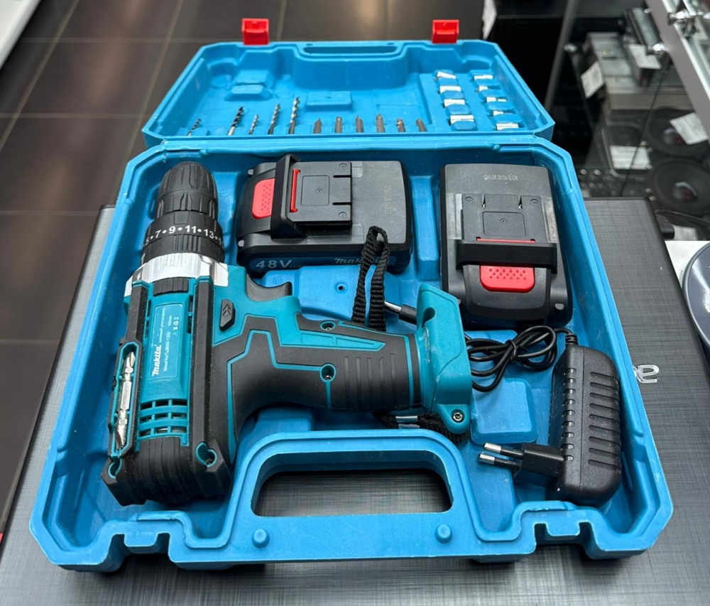 Шуруповерт Makita